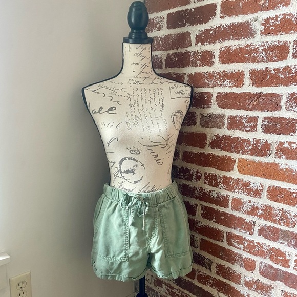 GAP green casual drawstring shorts - Picture 1 of 6